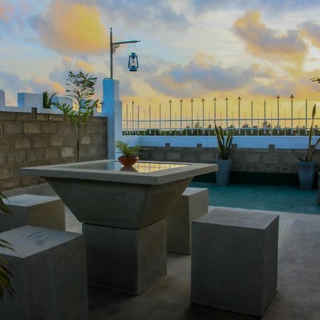 Niwahana Transit City Hotel Katunayaka Exterior foto